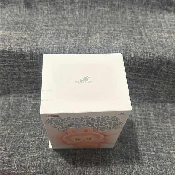 Labubu Big into Energy Love - Picture 4 of 7